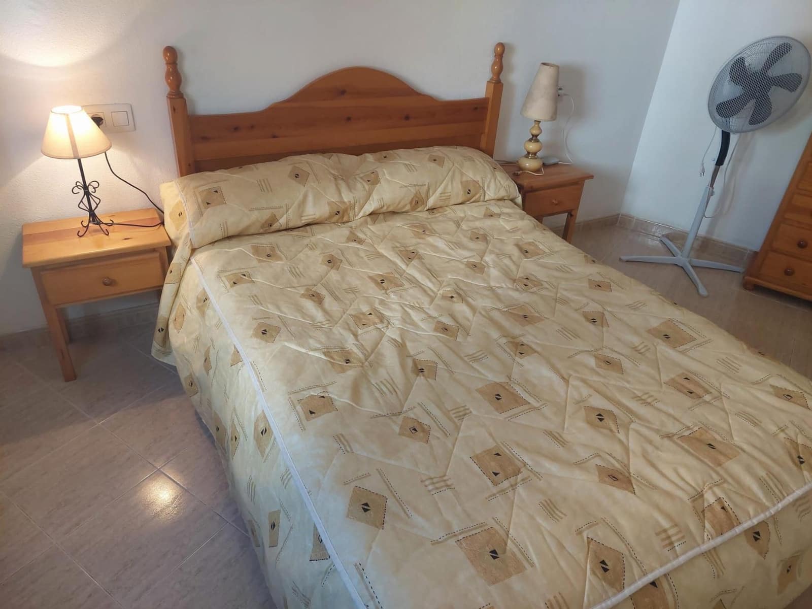 Apartamento de 2 habitaciones en Torrevieja en venta con piscina garaje - 155.000 € (Ref: 9256373)