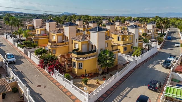 Chalet de 3 habitaciones en Algorfa en venta con piscina garaje - 244.900 € (Ref: 9340320)