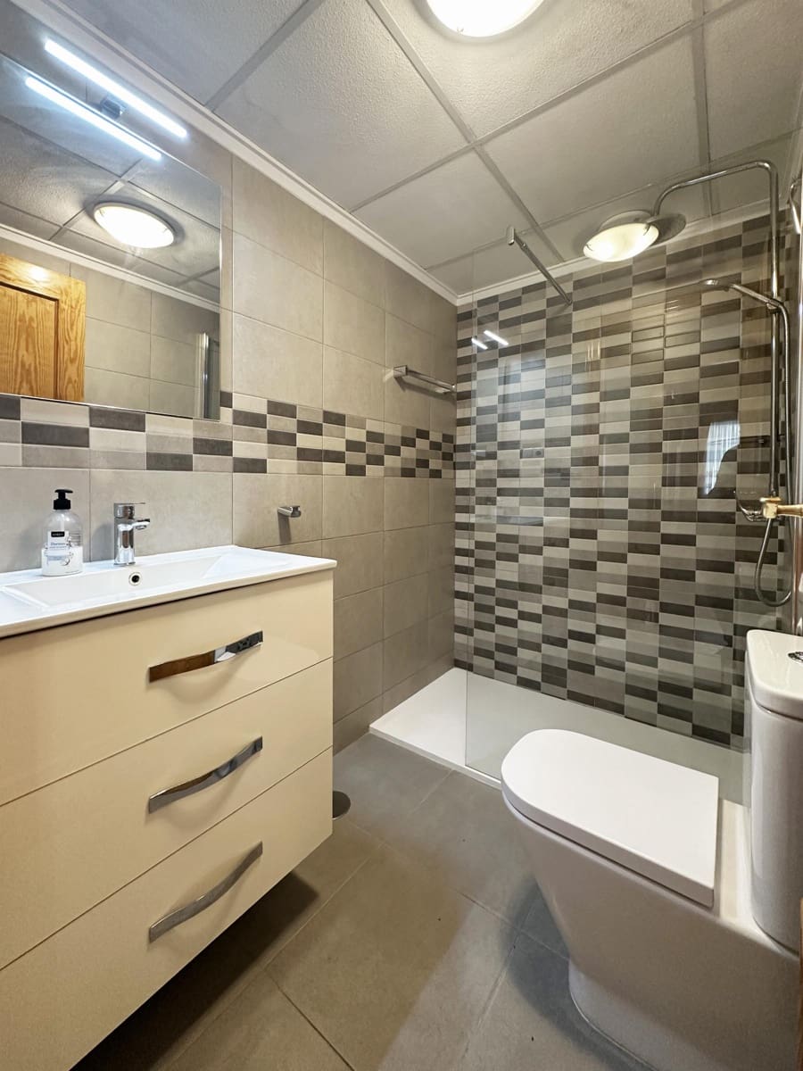 3 quarto Moradia para venda em Playa Flamenca com piscina - 420 000 € (Ref: 9357877)