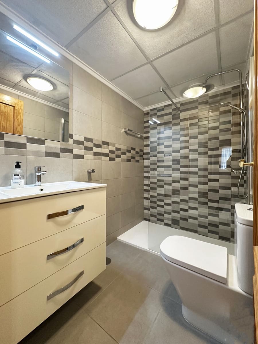 3 quarto Moradia para venda em Playa Flamenca com piscina - 420 000 € (Ref: 9357877)