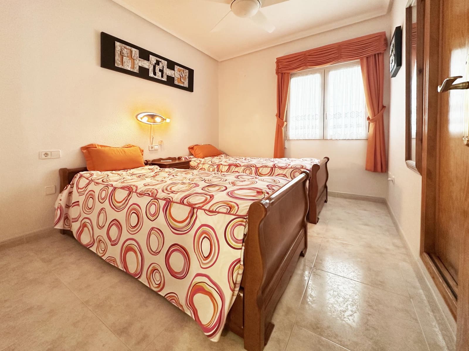 3 quarto Moradia para venda em Playa Flamenca com piscina - 420 000 € (Ref: 9357877)