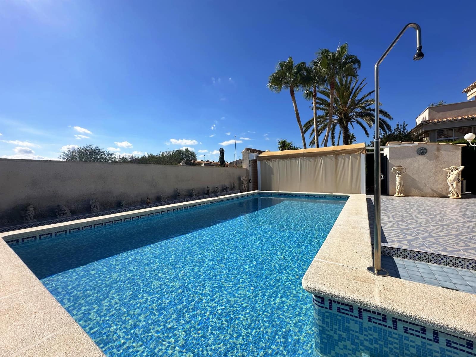 3 quarto Moradia para venda em Playa Flamenca com piscina - 420 000 € (Ref: 9357877)