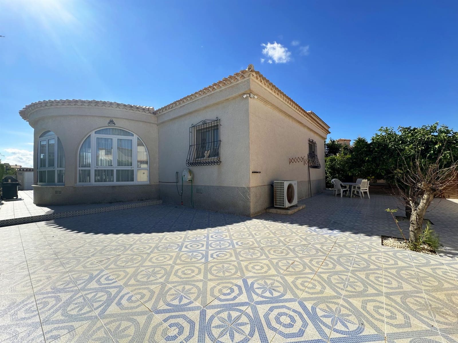 3 quarto Moradia para venda em Playa Flamenca com piscina - 420 000 € (Ref: 9357877)