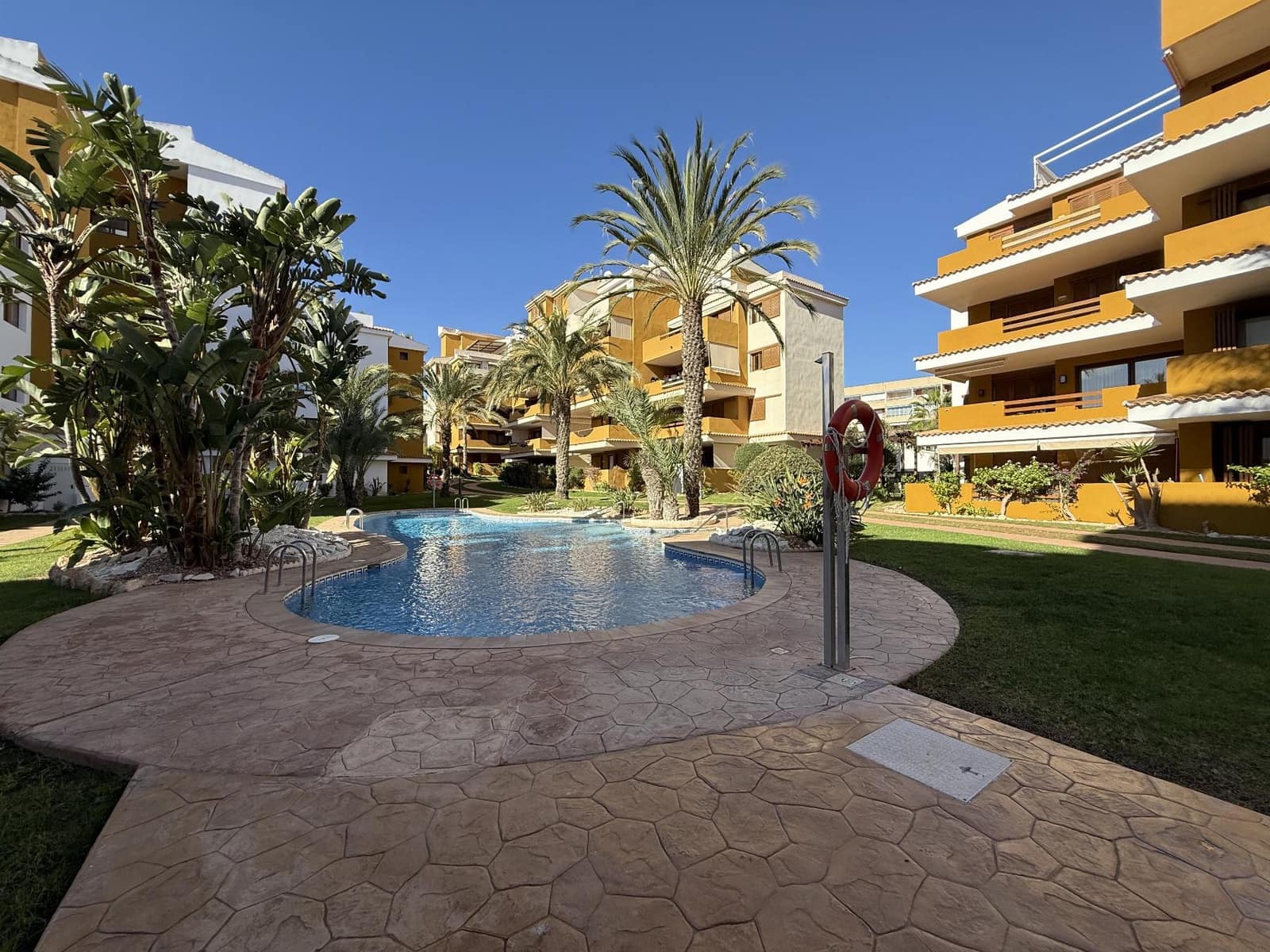 2 bedroom Apartment for sale in Punta Prima with pool garage - € 260,000 (Ref: 9397884)