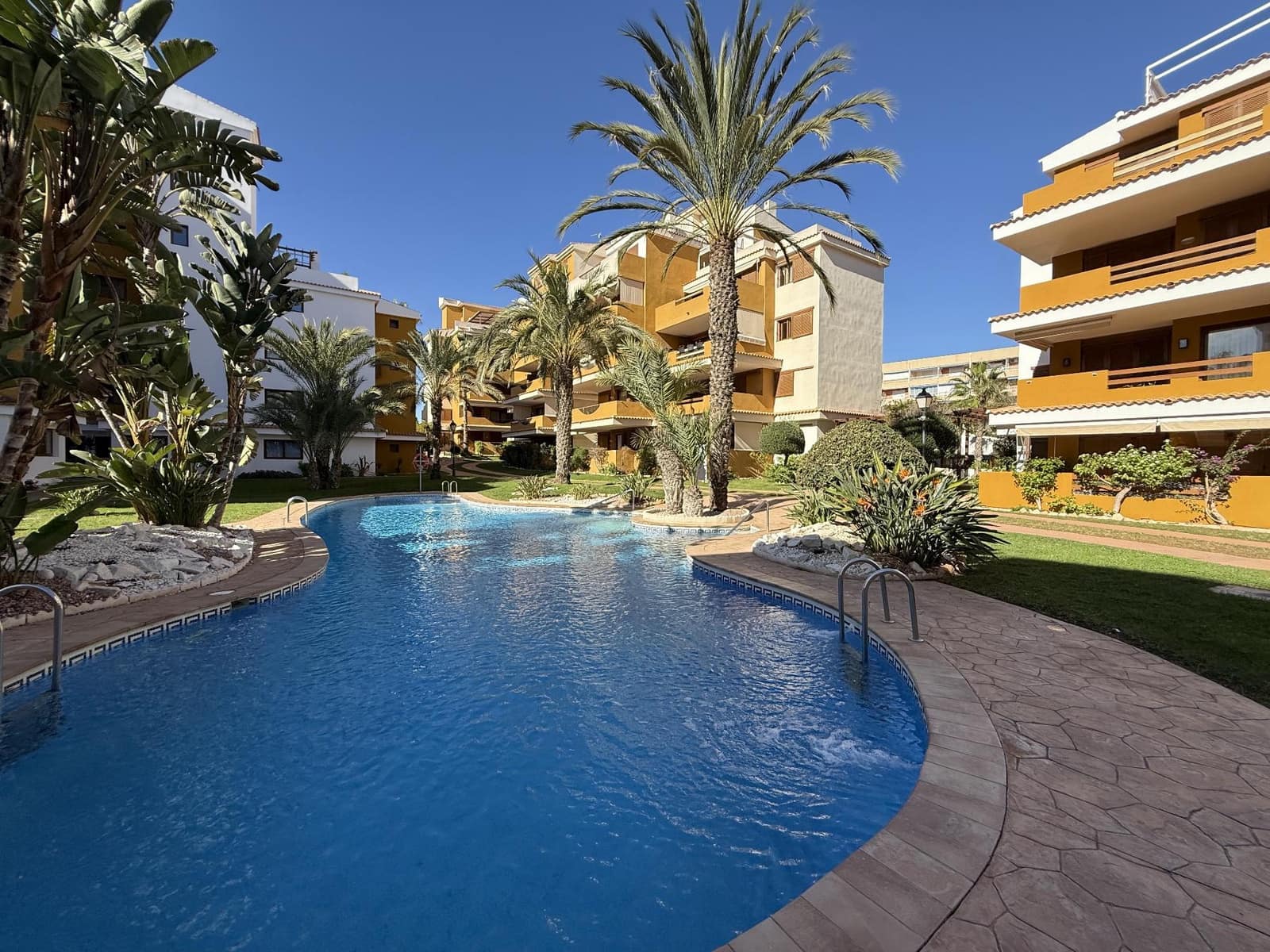 2 bedroom Apartment for sale in Punta Prima with pool garage - € 260,000 (Ref: 9397884)