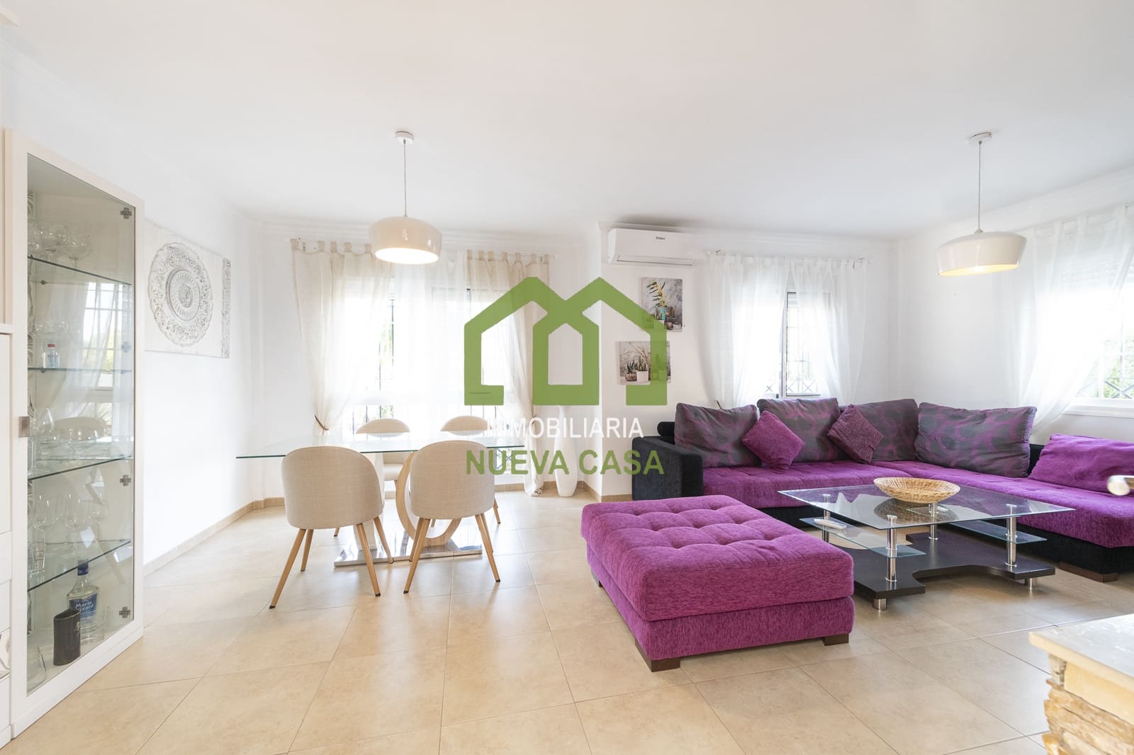 6 makuuhuone Huvila myytävänä paikassa Alhaurin de la Torre mukana uima-altaan 
autotalli - 630 000 € (Ref: 9558835)