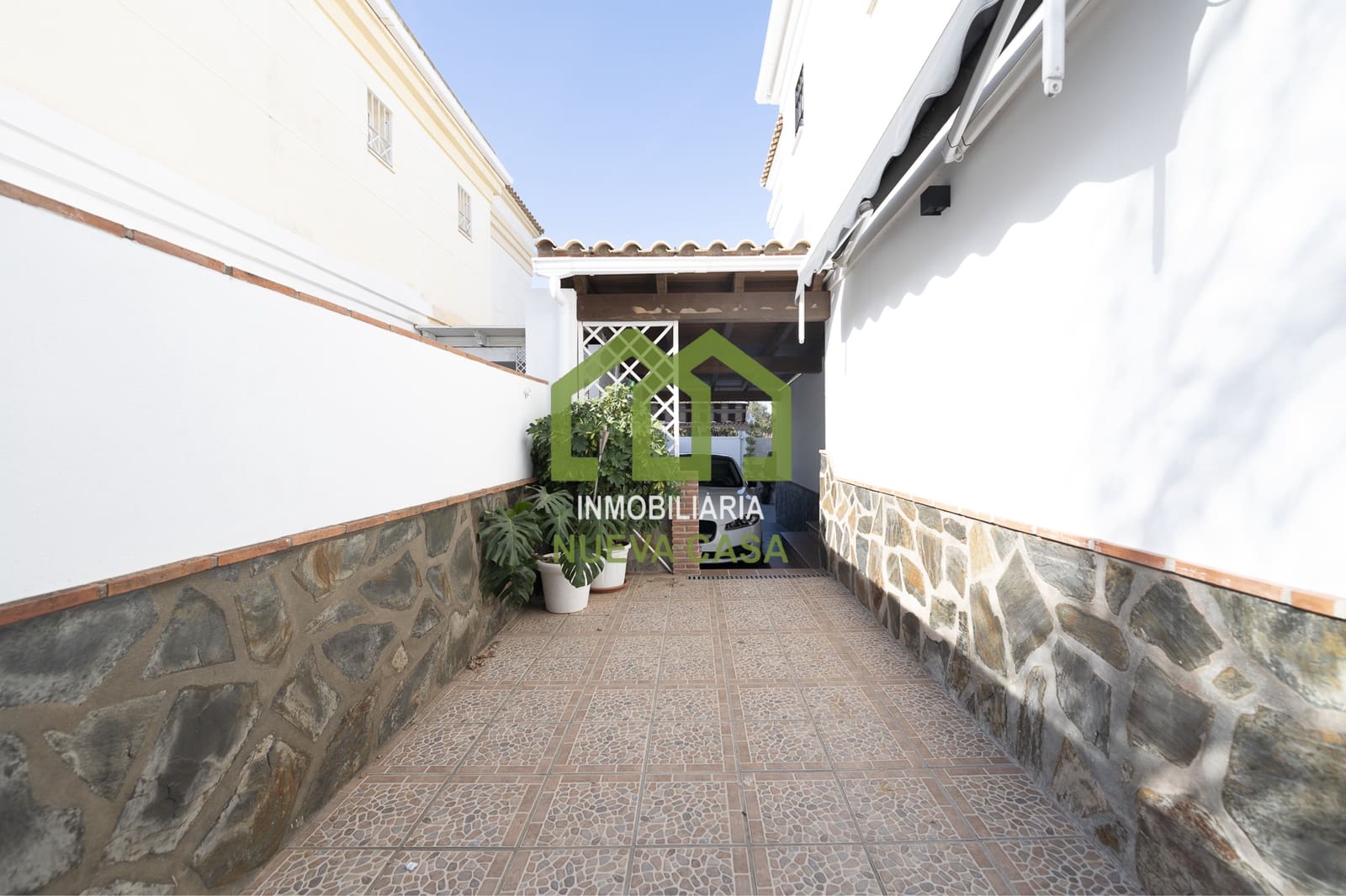 6 makuuhuone Huvila myytävänä paikassa Alhaurin de la Torre mukana uima-altaan 
autotalli - 630 000 € (Ref: 9558835)