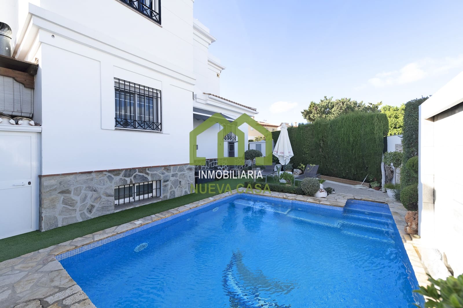 6 makuuhuone Huvila myytävänä paikassa Alhaurin de la Torre mukana uima-altaan 
autotalli - 630 000 € (Ref: 9558835)