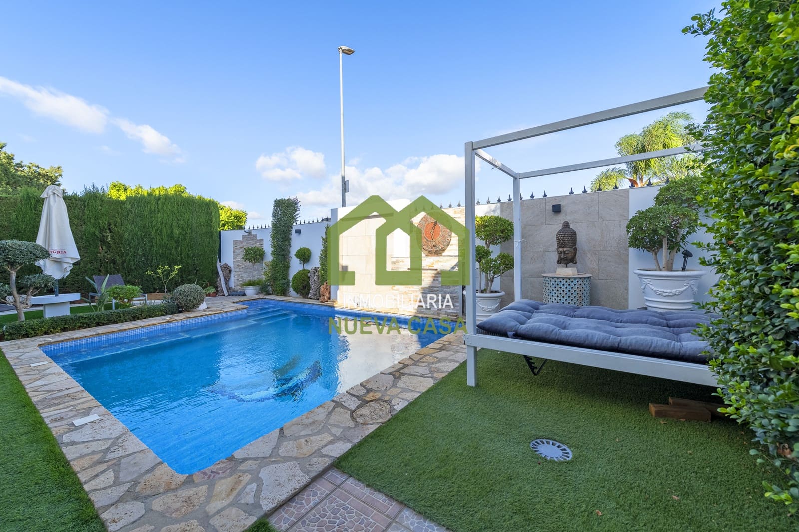 6 makuuhuone Huvila myytävänä paikassa Alhaurin de la Torre mukana uima-altaan 
autotalli - 630 000 € (Ref: 9558835)