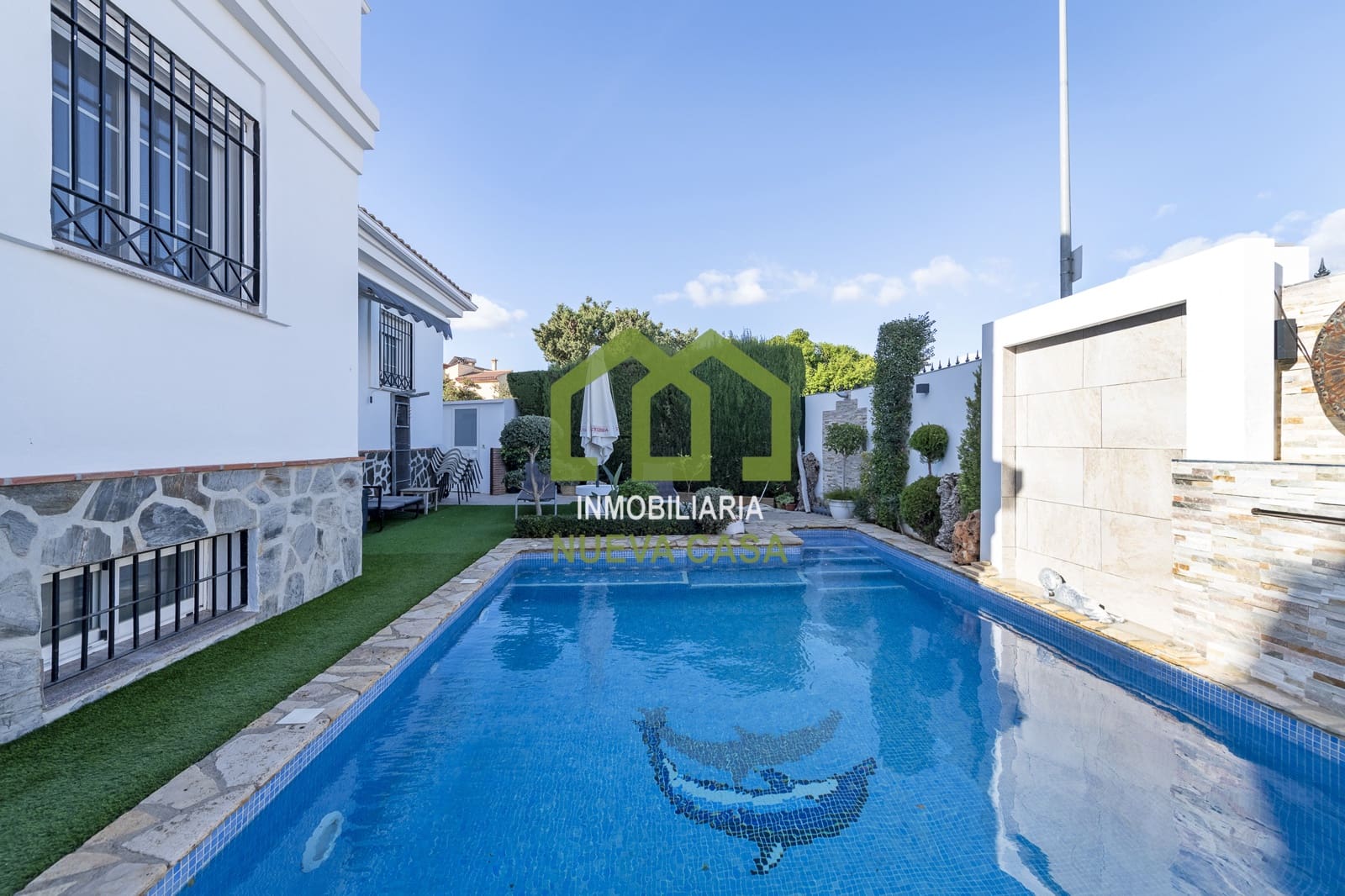 6 makuuhuone Huvila myytävänä paikassa Alhaurin de la Torre mukana uima-altaan 
autotalli - 630 000 € (Ref: 9558835)