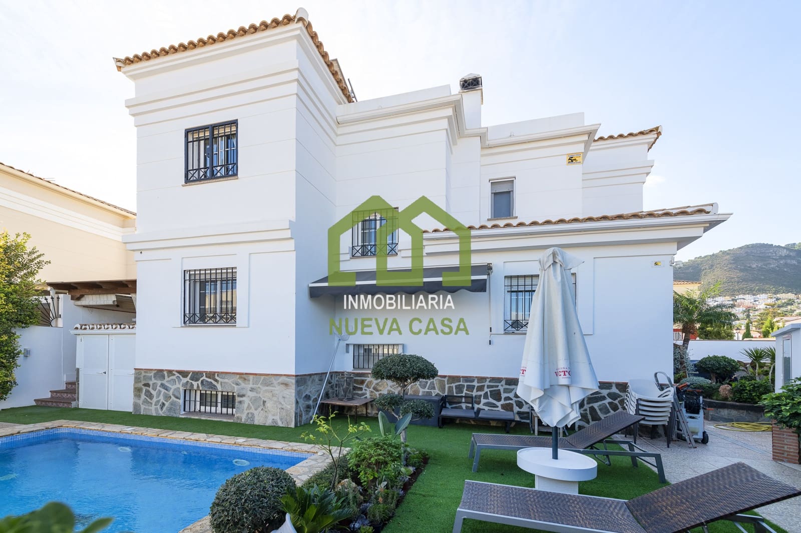 6 makuuhuone Huvila myytävänä paikassa Alhaurin de la Torre mukana uima-altaan 
autotalli - 630 000 € (Ref: 9558835)