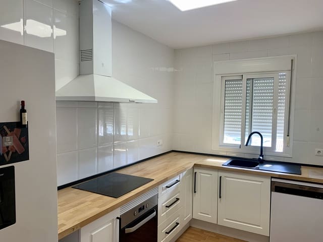 2 soveværelse Penthouse til leje i Puente de Don Manuel, Alcaucín med garage - € 830 (Ref: 9558836)