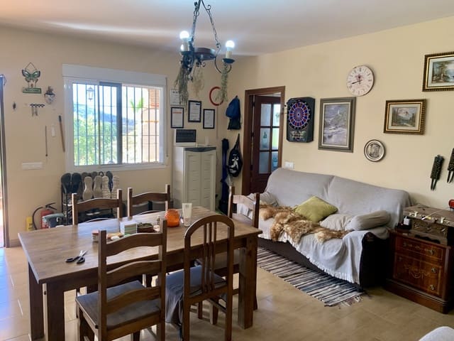 4 soveværelse Villa til salg i Canillas de Aceituno med garage - € 270.000 (Ref: 9558840)