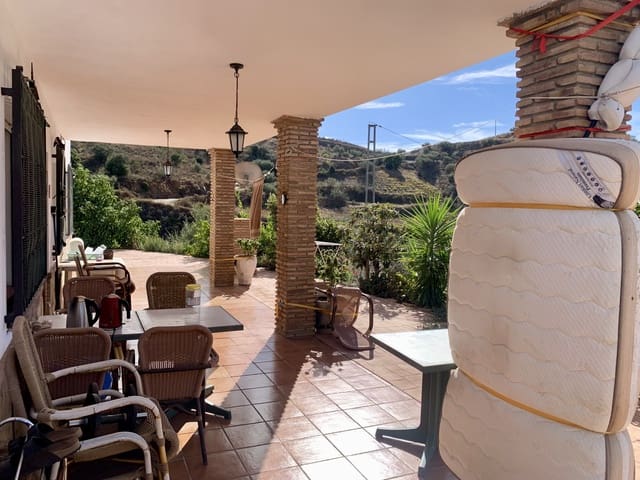 4 soveværelse Villa til salg i Canillas de Aceituno med garage - € 270.000 (Ref: 9558840)