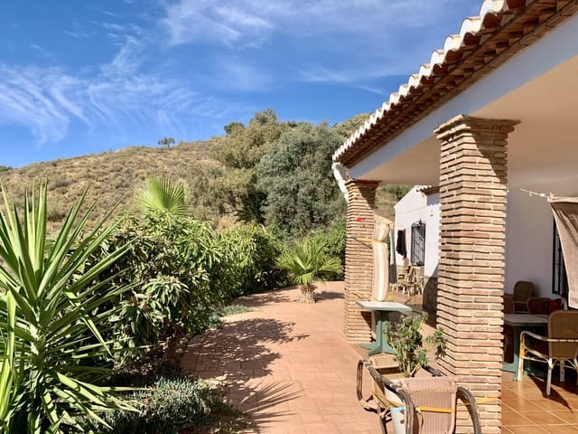 4 soveværelse Villa til salg i Canillas de Aceituno med garage - € 270.000 (Ref: 9558840)