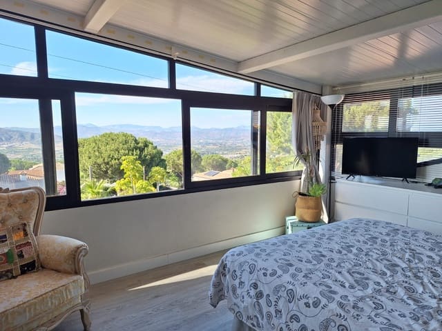 4 quarto Moradia para venda em Alhaurín de la Torre com garagem - 665 000 € (Ref: 9558841)