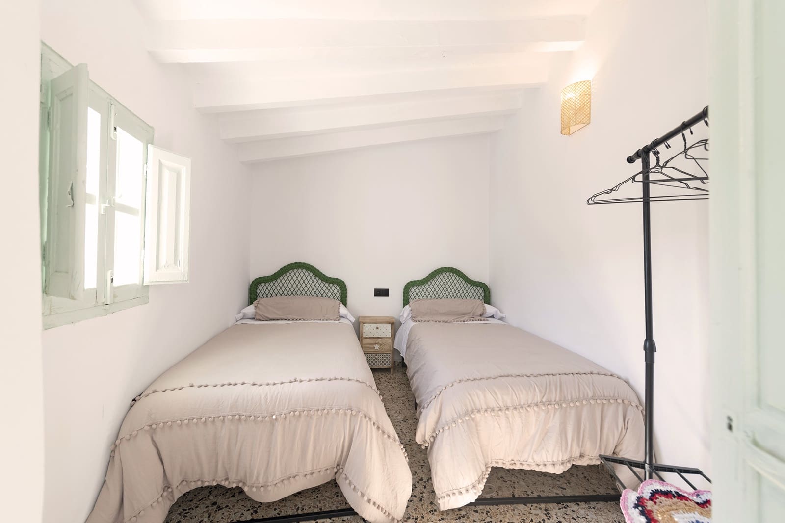 4 soveværelse Byhus til leje i Venta Baja med garage - € 900 (Ref: 9558844)