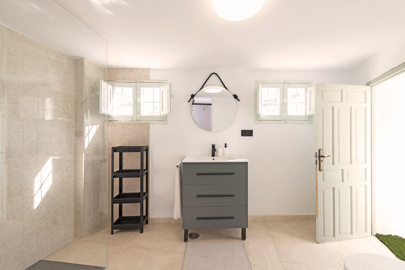 4 soveværelse Byhus til leje i Venta Baja med garage - € 900 (Ref: 9558844)