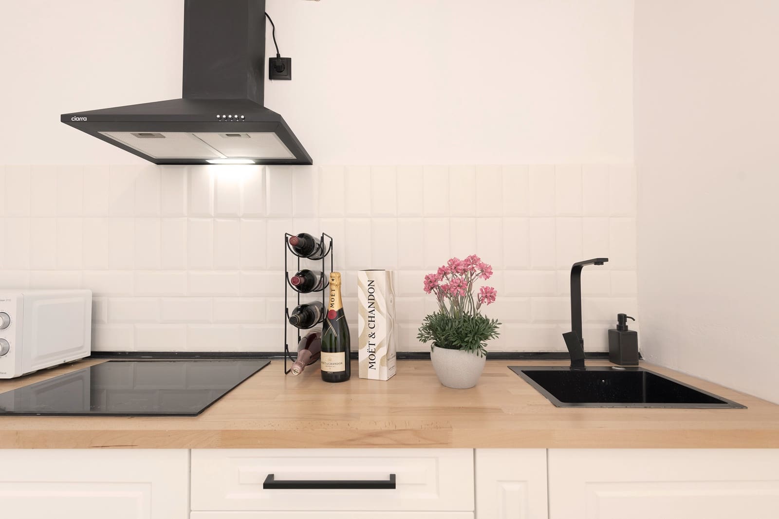 4 soveværelse Byhus til leje i Venta Baja med garage - € 900 (Ref: 9558844)