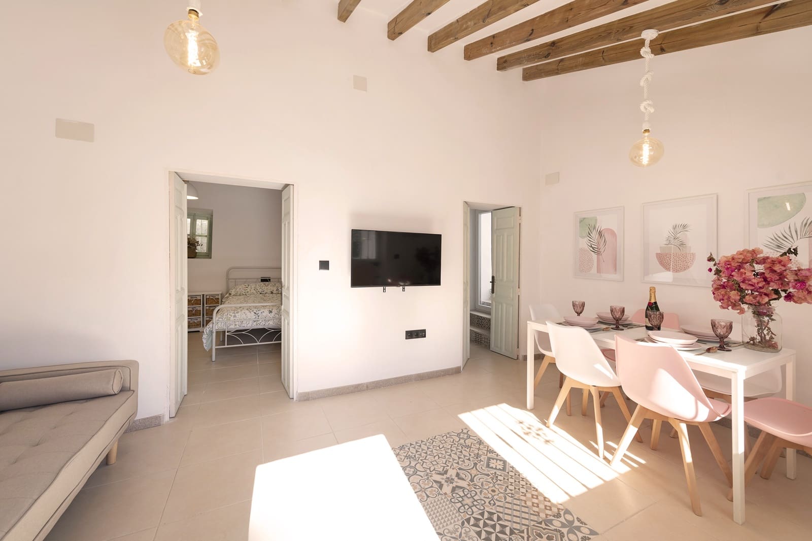 4 soveværelse Byhus til leje i Venta Baja med garage - € 900 (Ref: 9558844)