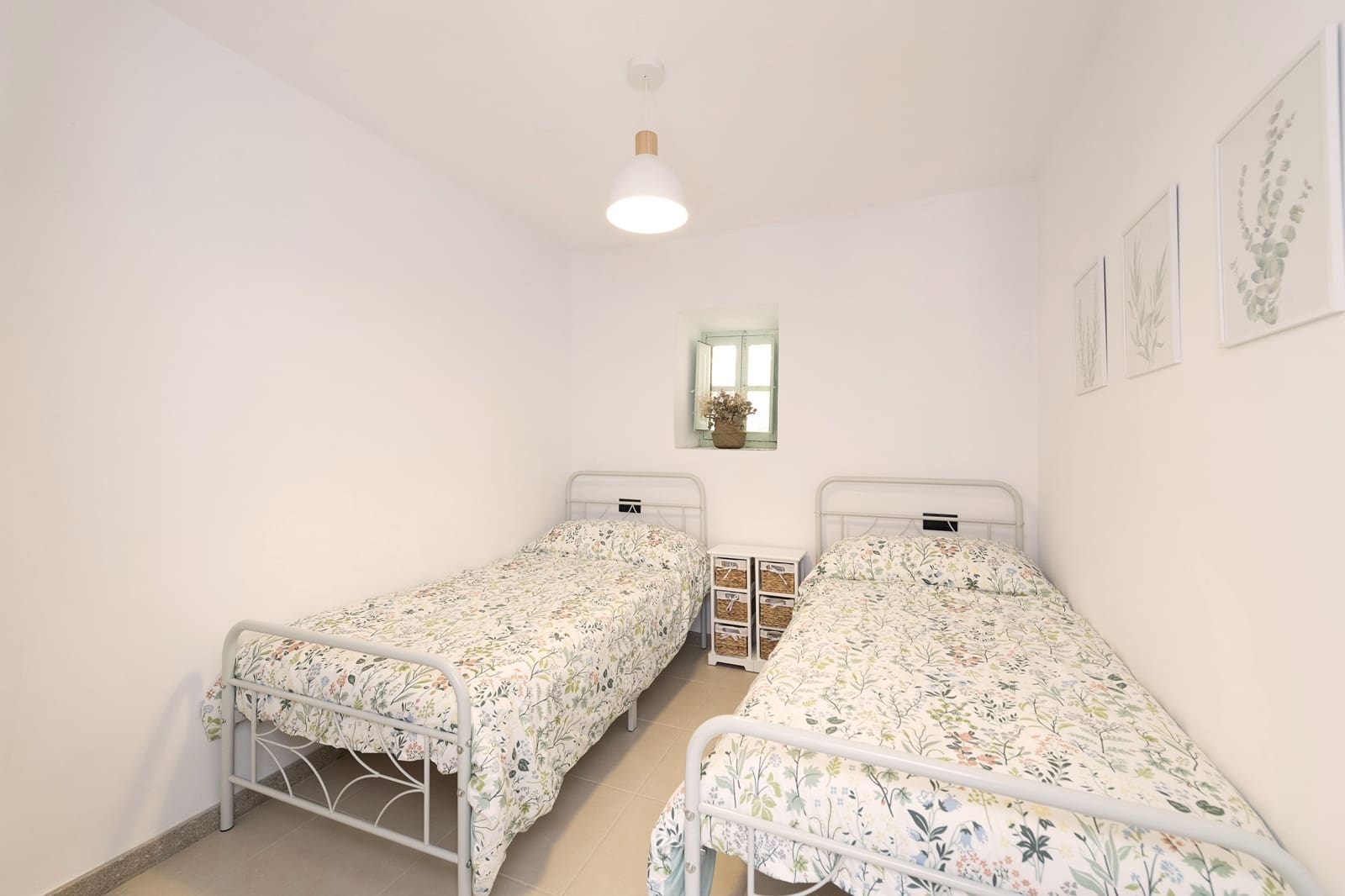 4 soveværelse Byhus til leje i Venta Baja med garage - € 900 (Ref: 9558844)