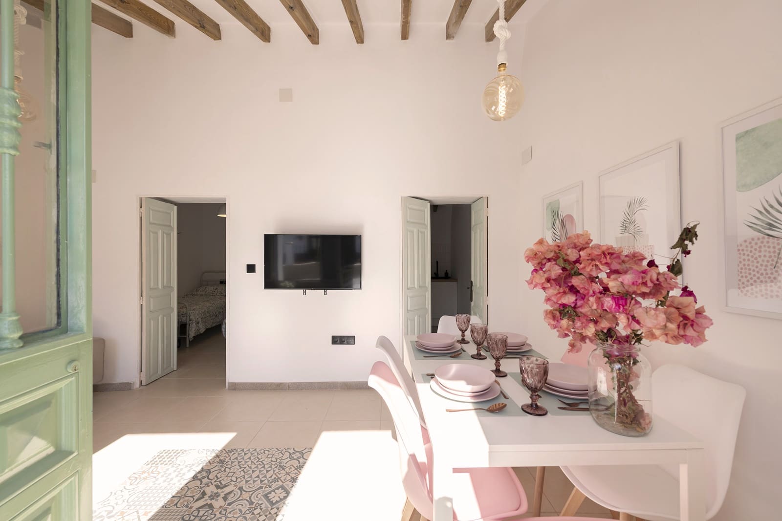 4 soveværelse Byhus til leje i Venta Baja med garage - € 900 (Ref: 9558844)