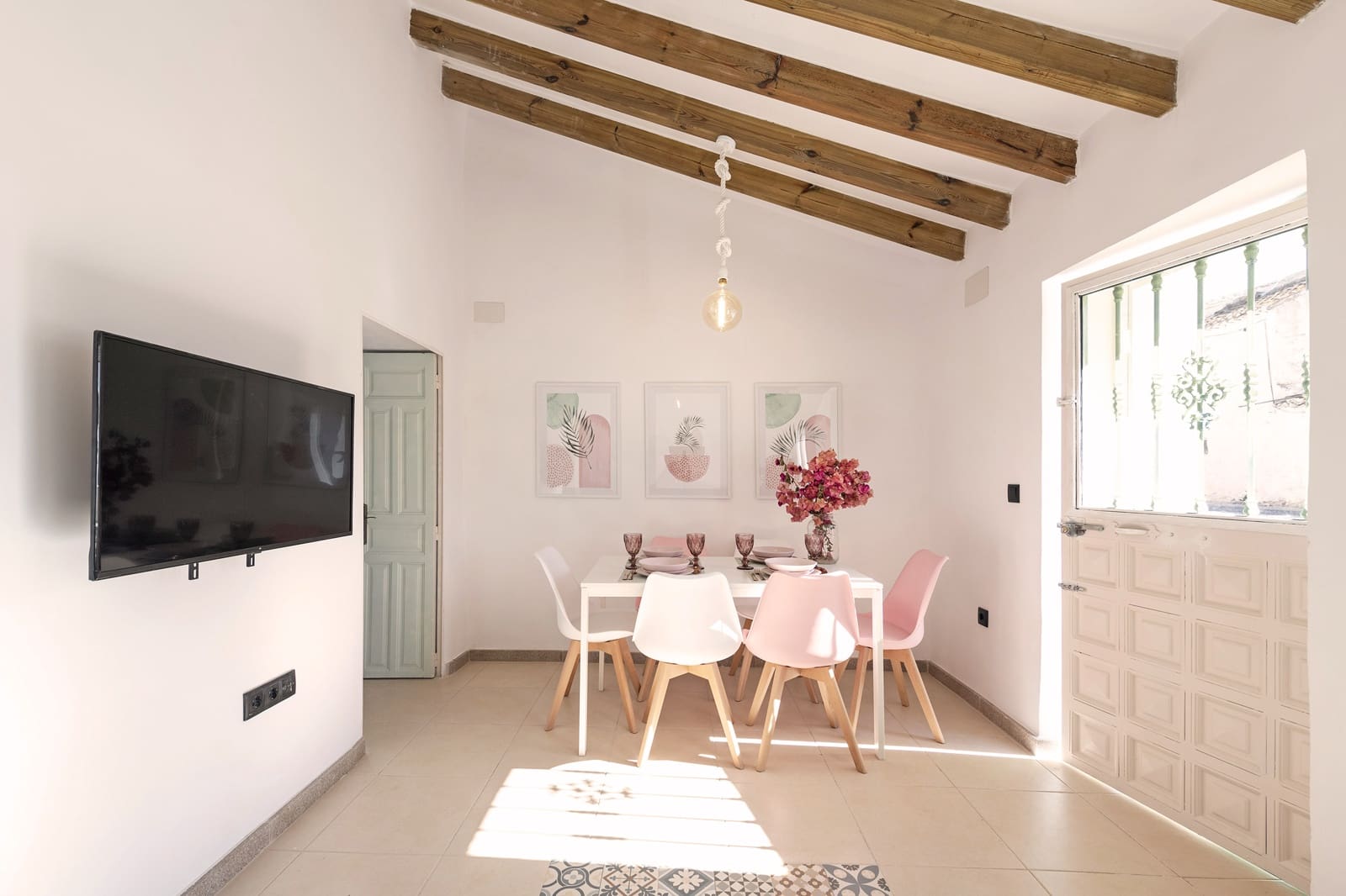 4 soveværelse Byhus til leje i Venta Baja med garage - € 900 (Ref: 9558844)