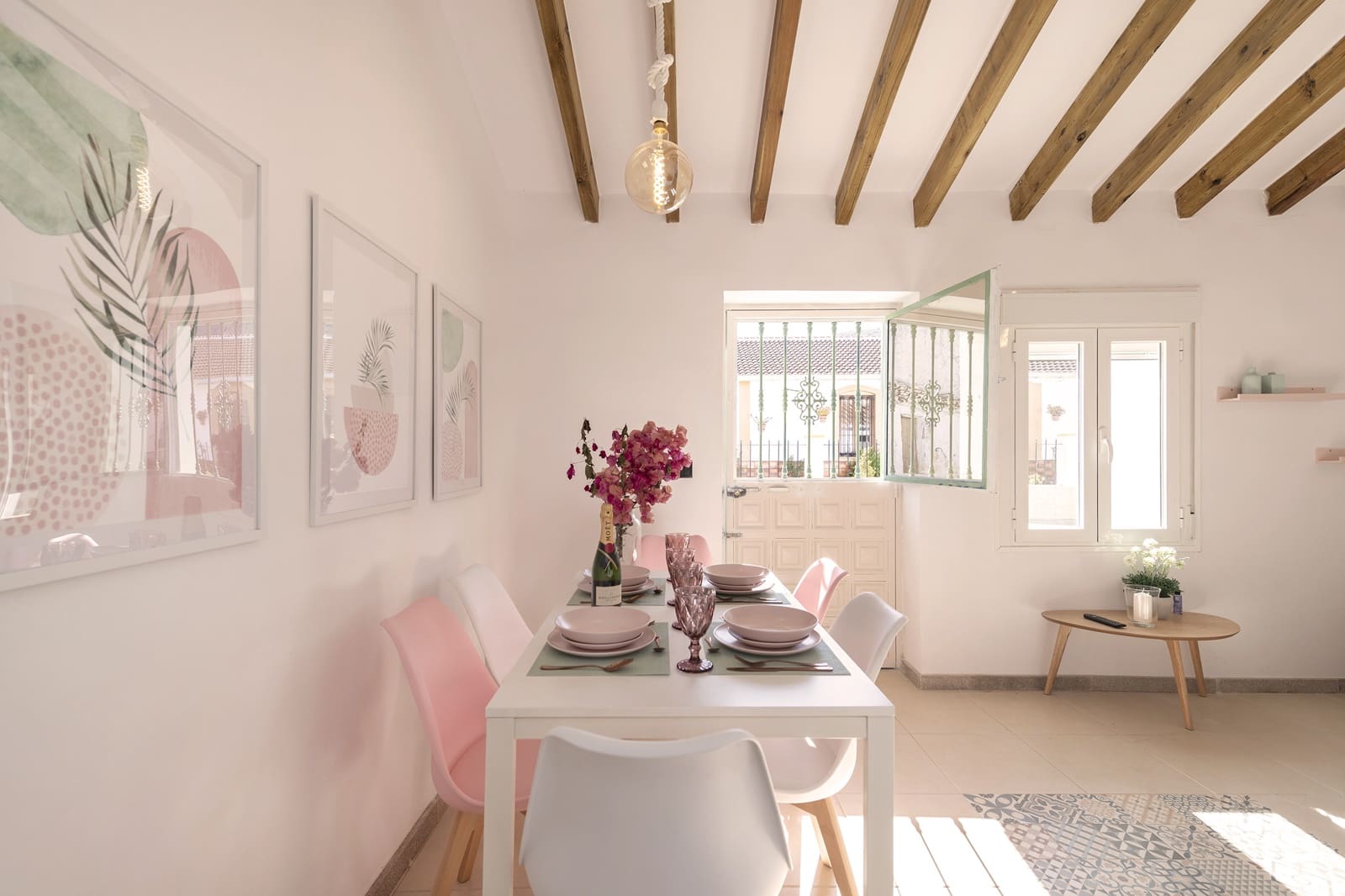 4 soveværelse Byhus til leje i Venta Baja med garage - € 900 (Ref: 9558844)