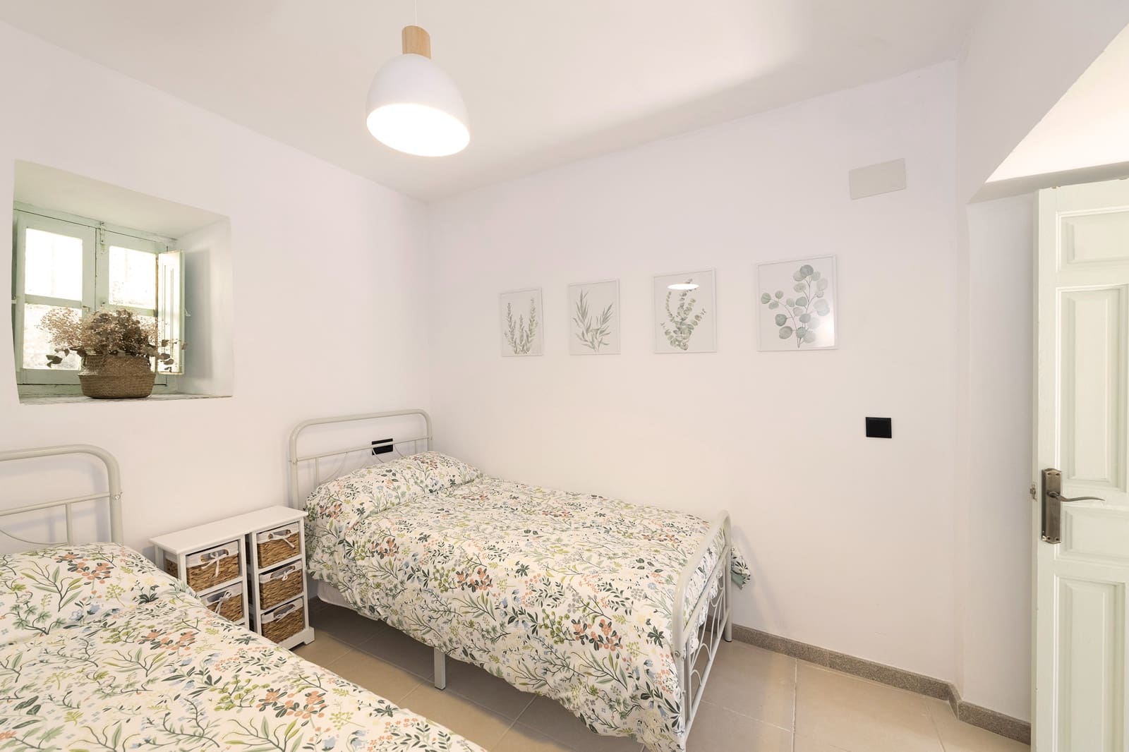 4 soveværelse Byhus til leje i Venta Baja med garage - € 900 (Ref: 9558844)