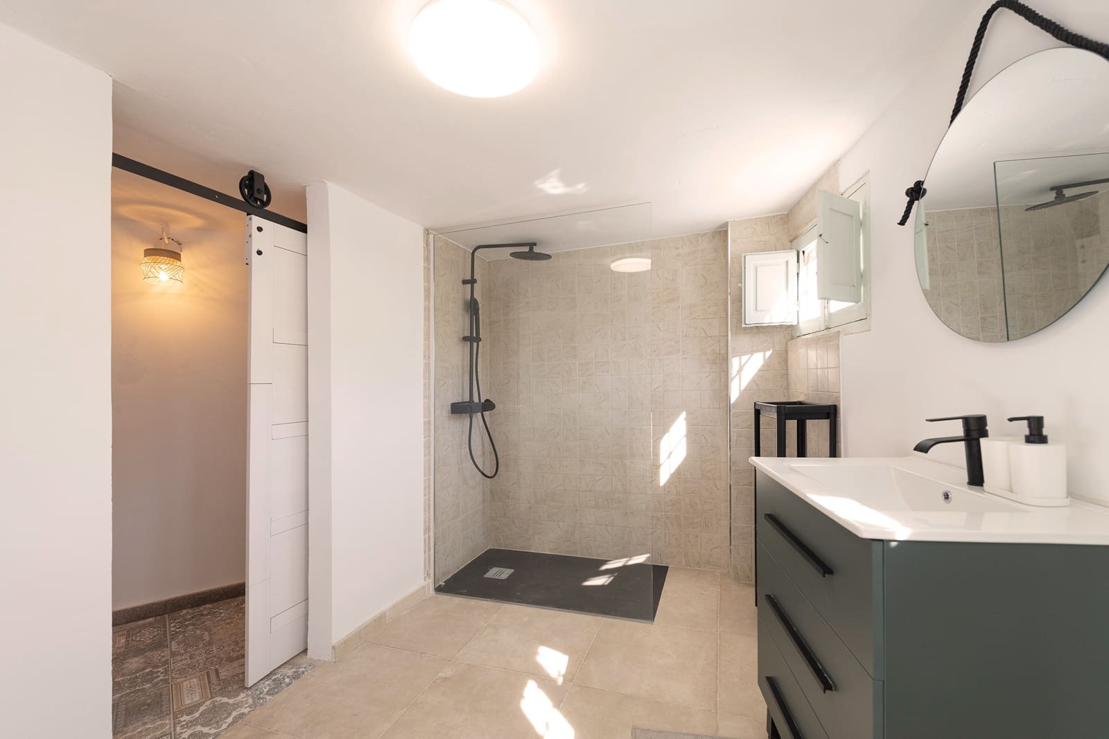 4 soveværelse Byhus til leje i Venta Baja med garage - € 900 (Ref: 9558844)