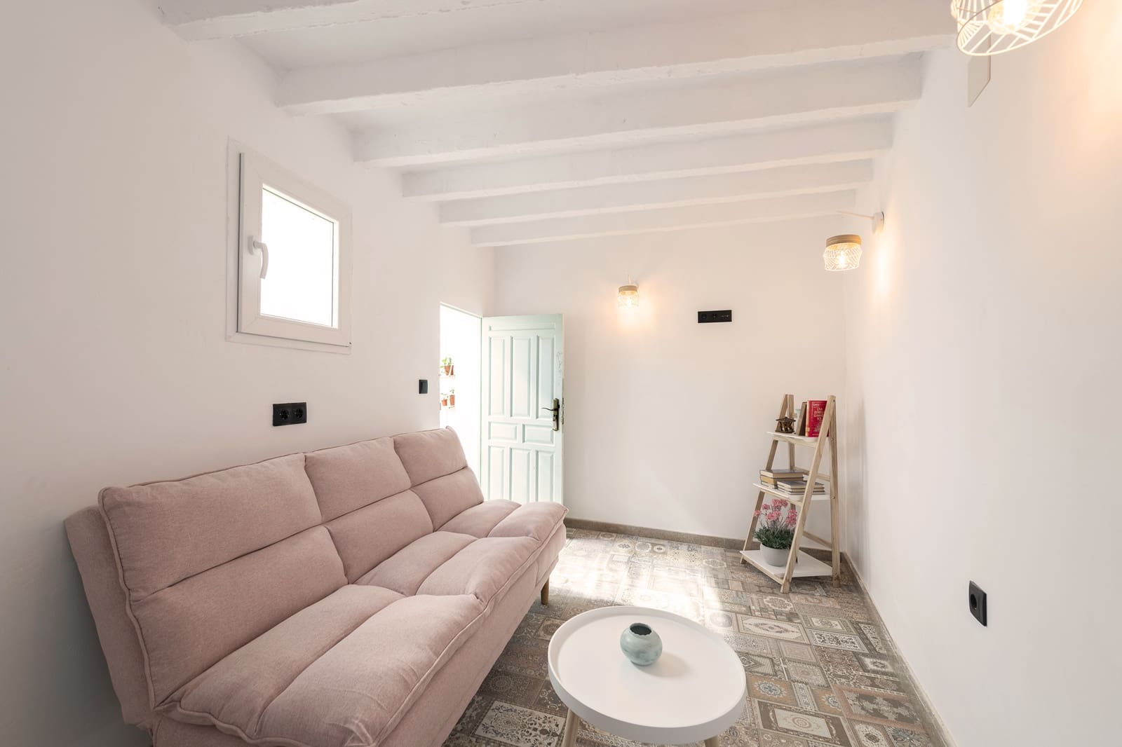 4 soveværelse Byhus til leje i Venta Baja med garage - € 900 (Ref: 9558844)