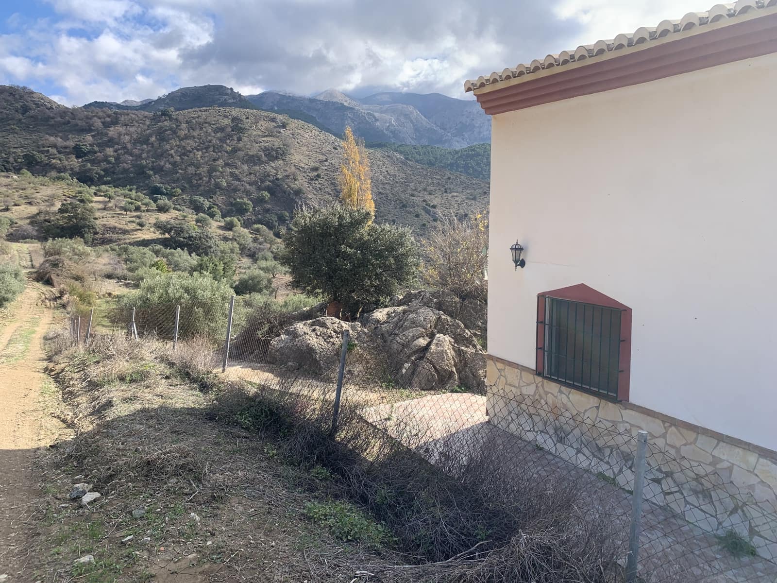 4 soveværelse Villa til salg i Alcaucin med garage - € 250.000 (Ref: 9558849)