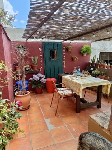 Casa de 3 habitaciones en Alcaucín en venta - 170.000 € (Ref: 9558855)