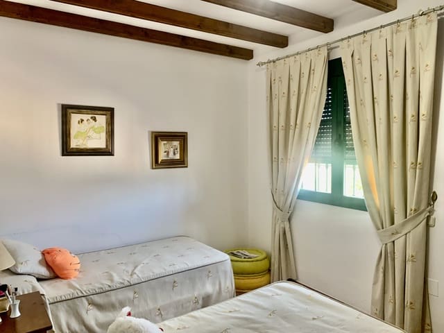 7 Zimmer Villa zu verkaufen in Viñuela mit Pool Garage - 800.000 € (Ref: 9558856)