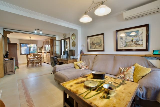 3 makuuhuone Huvila myytävänä paikassa Alhaurín de la Torre mukana uima-altaan 
autotalli - 525 000 € (Ref: 9558857)