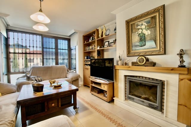 3 makuuhuone Huvila myytävänä paikassa Alhaurín de la Torre mukana uima-altaan 
autotalli - 525 000 € (Ref: 9558857)