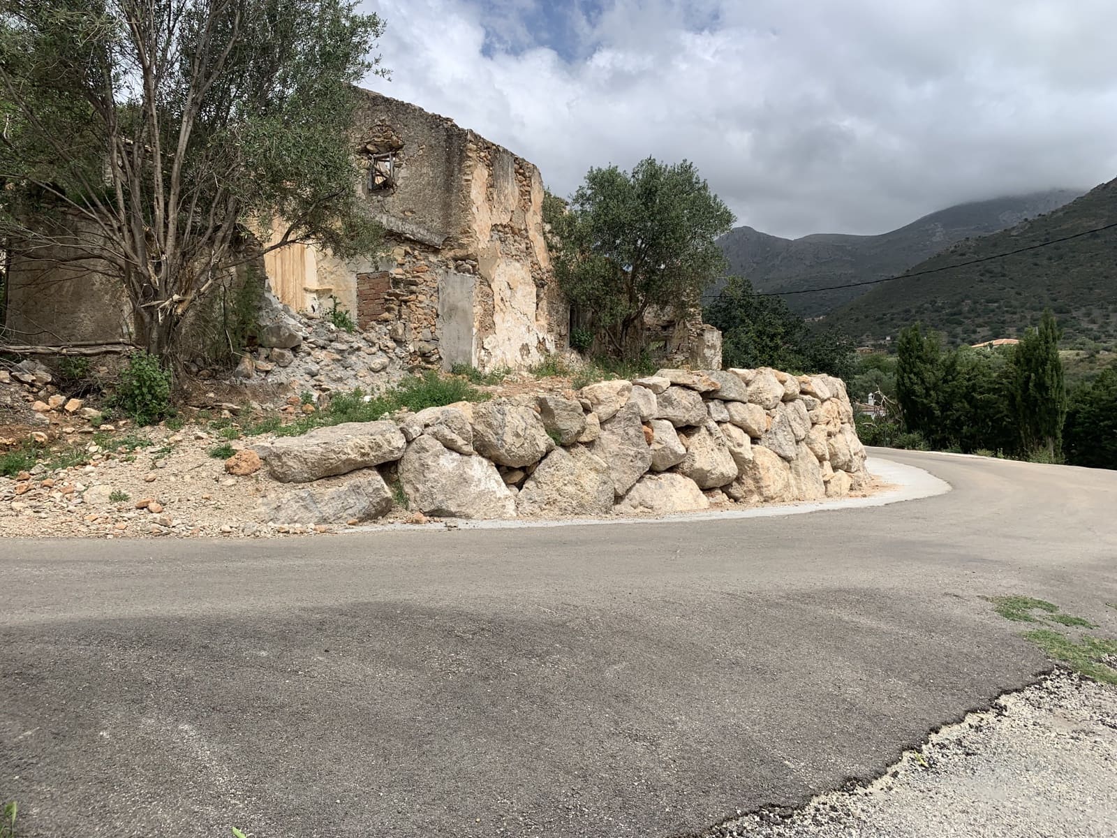 Ruína para venda em Alcaucin - 45 000 € (Ref: 9558858)