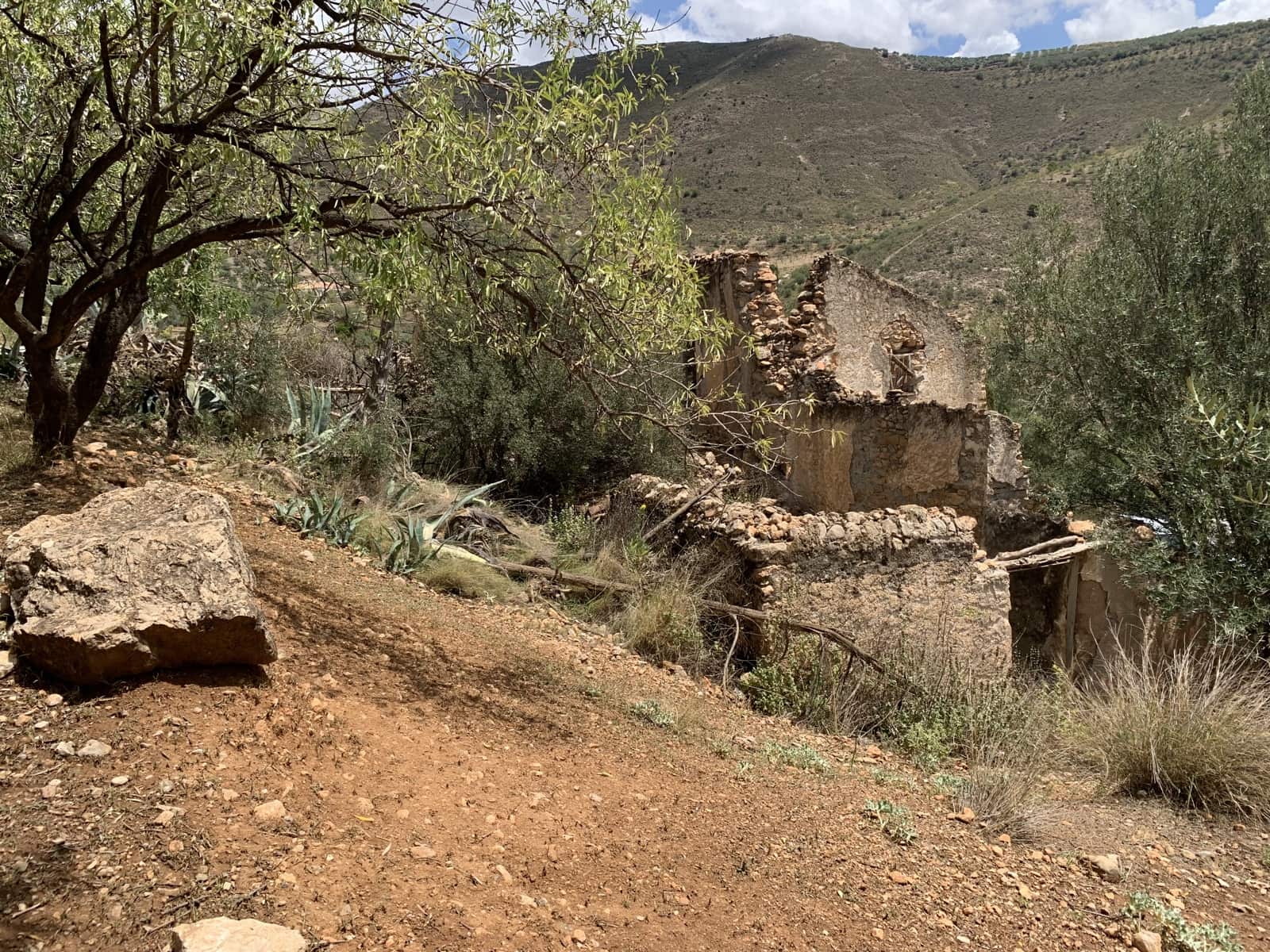 Ruína para venda em Alcaucin - 45 000 € (Ref: 9558858)