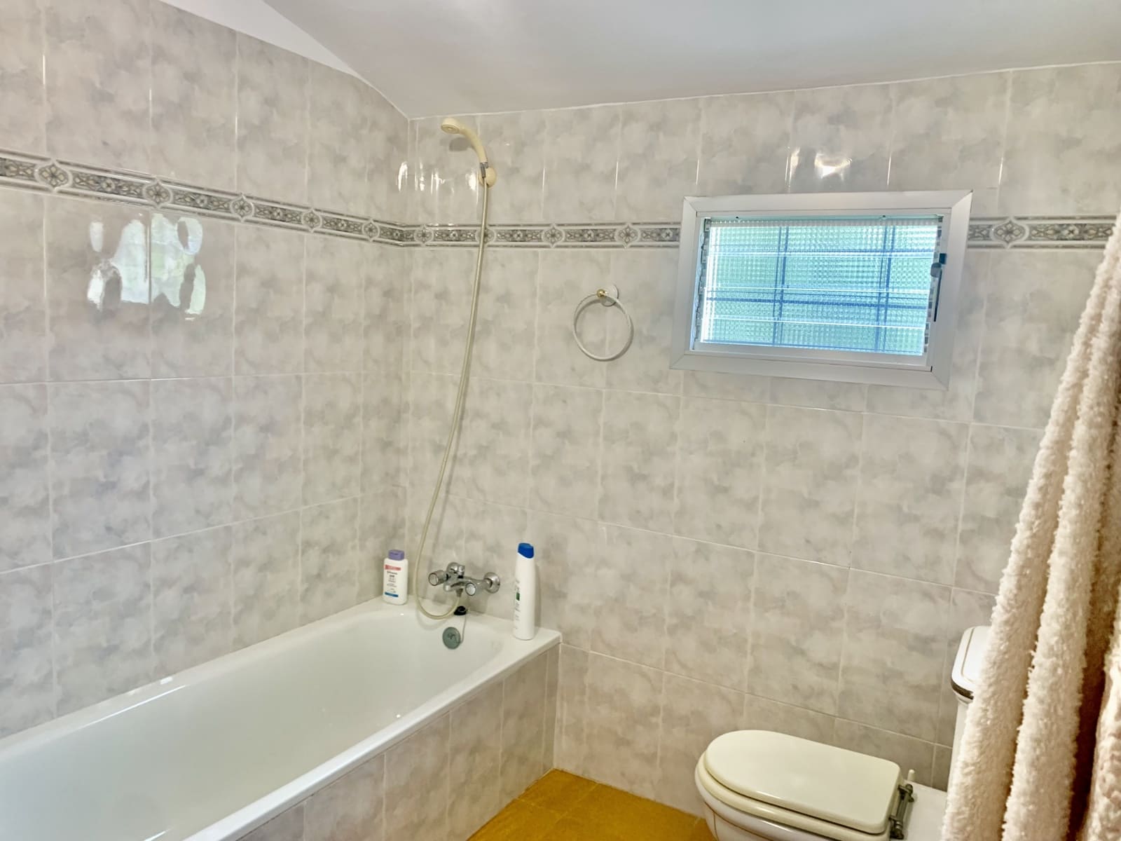 6 bedroom Villa for sale in Casabermeja with garage - € 340,000 (Ref: 9665529)