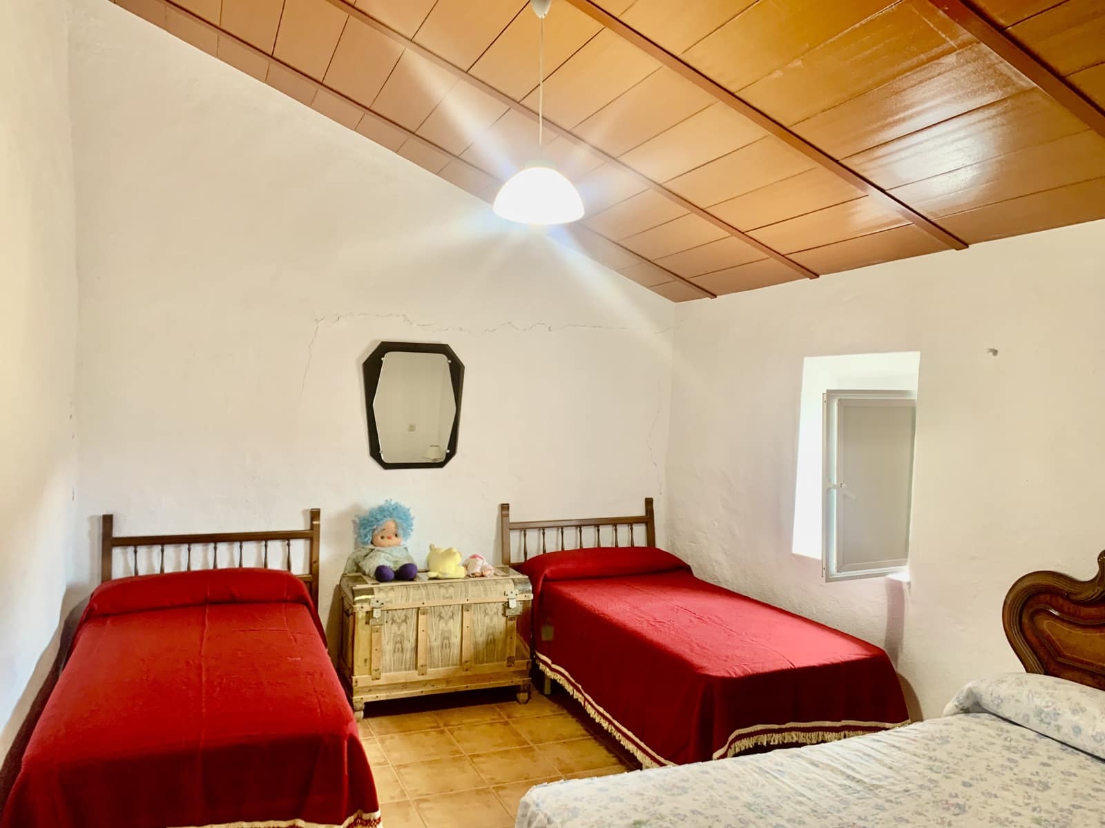 6 bedroom Villa for sale in Casabermeja with garage - € 340,000 (Ref: 9665529)