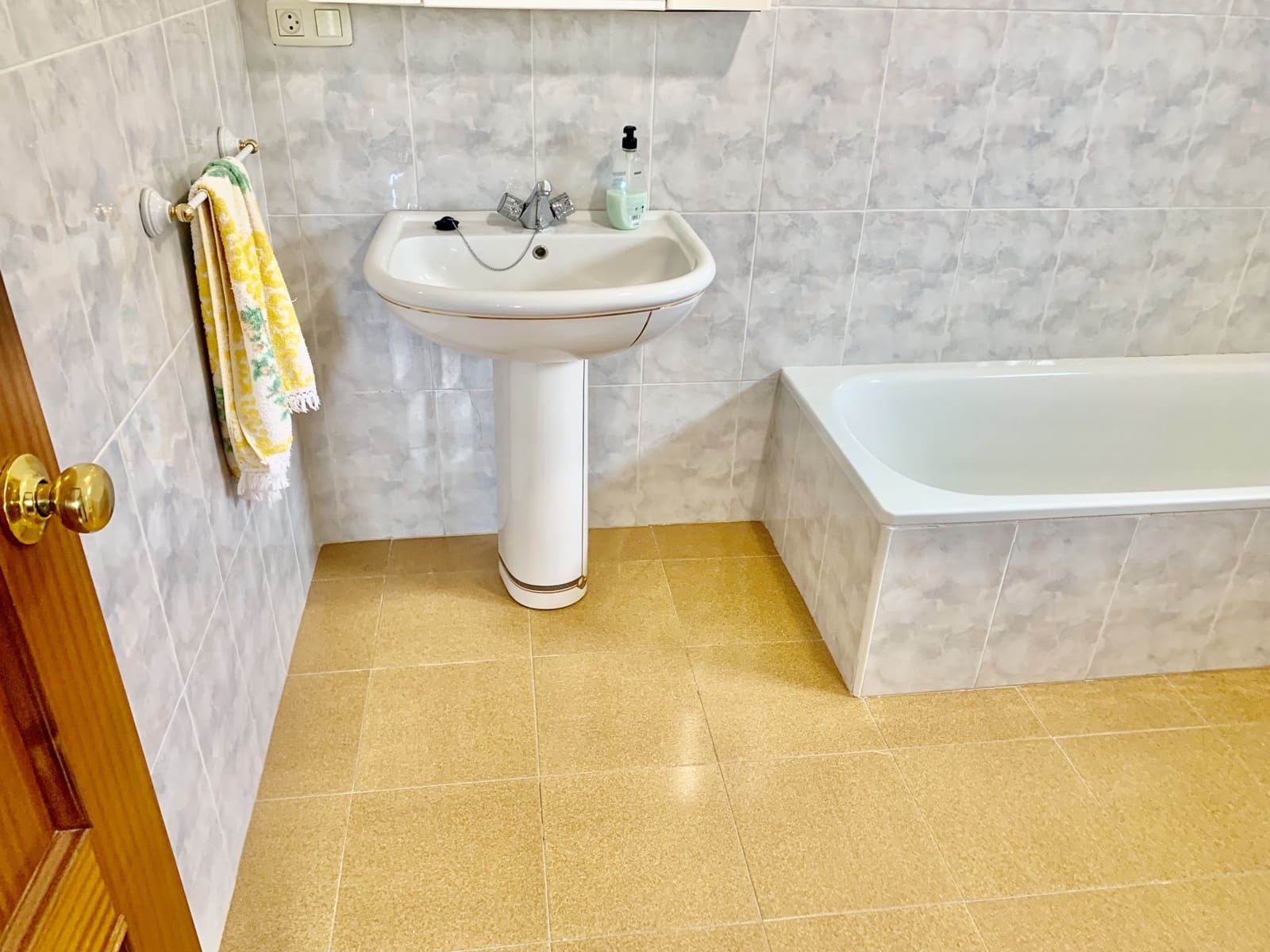 6 bedroom Villa for sale in Casabermeja with garage - € 340,000 (Ref: 9665529)