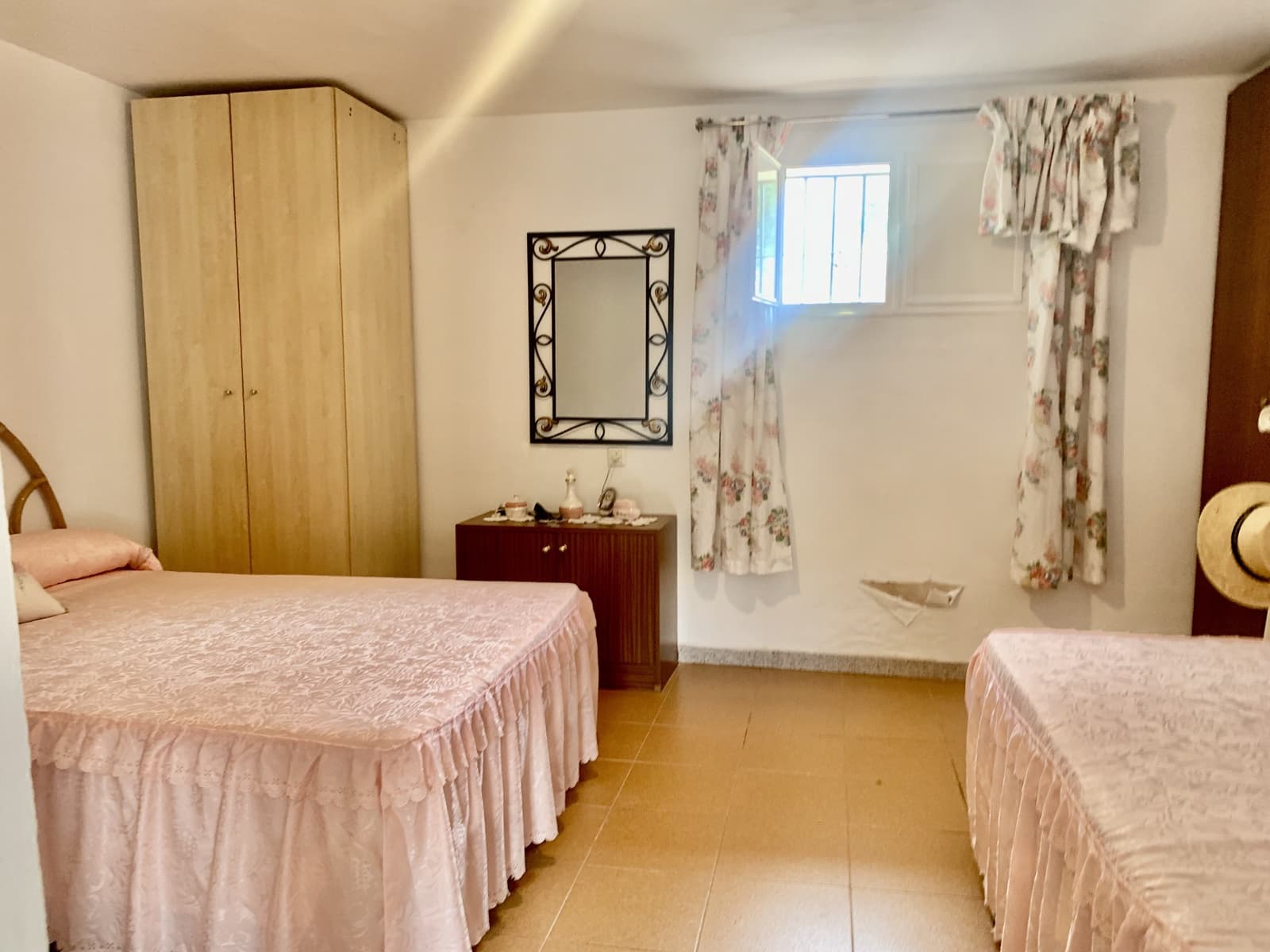 6 bedroom Villa for sale in Casabermeja with garage - € 340,000 (Ref: 9665529)