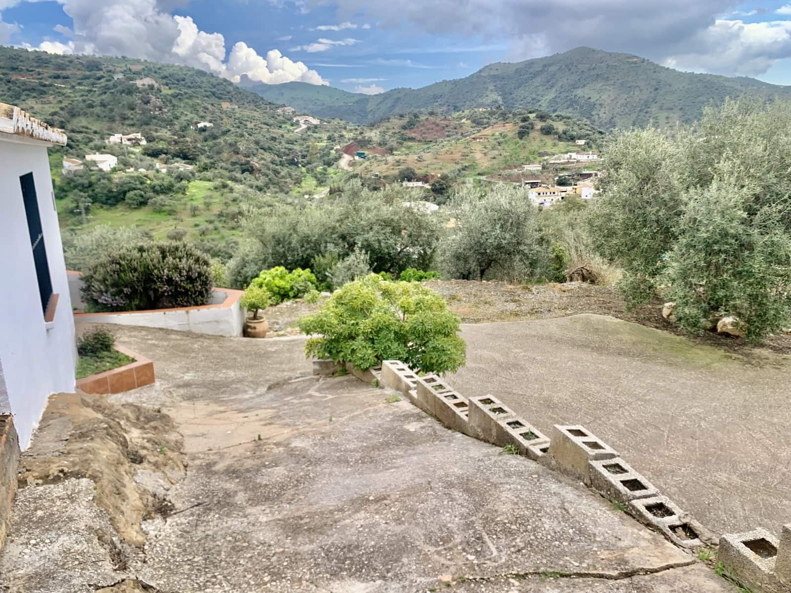 6 bedroom Villa for sale in Casabermeja with garage - € 340,000 (Ref: 9665529)