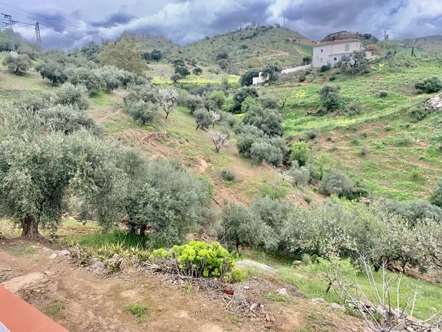 6 Zimmer Villa zu verkaufen in Casabermeja mit Garage - 340.000 € (Ref: 9665529)