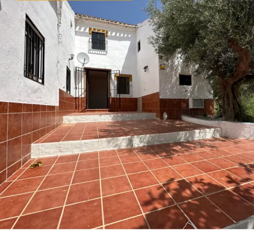 4 bedroom Finca/Country House for sale in Villanueva del Trabuco with garage - € 124,000 (Ref: 9723859)