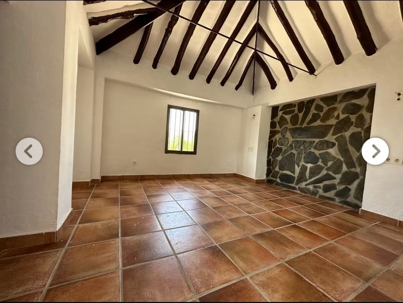 4 bedroom Finca/Country House for sale in Villanueva del Trabuco with garage - € 124,000 (Ref: 9723859)