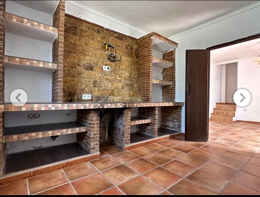 4 bedroom Finca/Country House for sale in Villanueva del Trabuco with garage - € 124,000 (Ref: 9723859)