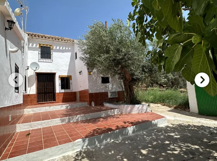 4 bedroom Finca/Country House for sale in Villanueva del Trabuco with garage - € 124,000 (Ref: 9723859)