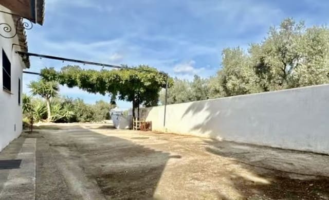 3 bedroom Finca/Country House for sale in Villanueva del Trabuco with garage - € 179,900 (Ref: 9730919)