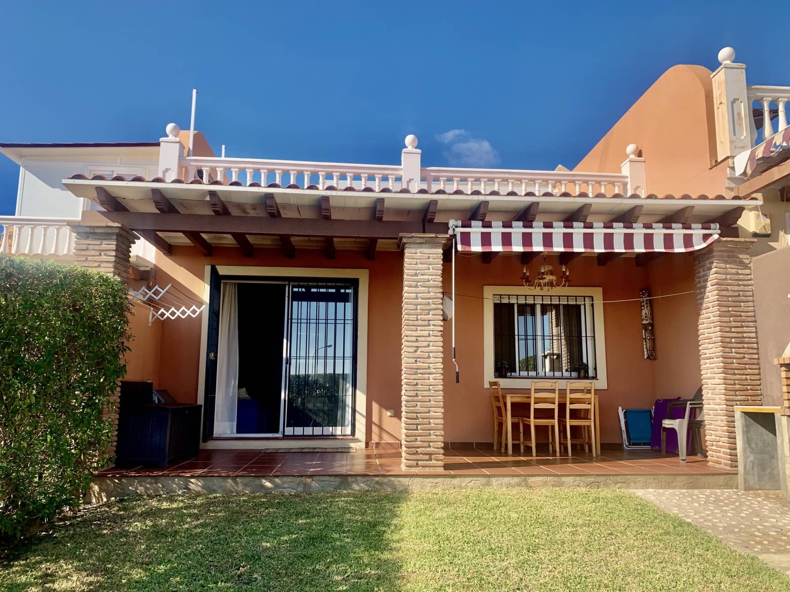 3 sypialnia Dom szeregowy na sprzedaż w Torrox-Costa z basenem garażem - 330 000 € (Ref: 9782484)